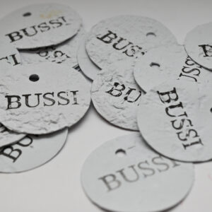 Blaue Etiketten "Bussi"