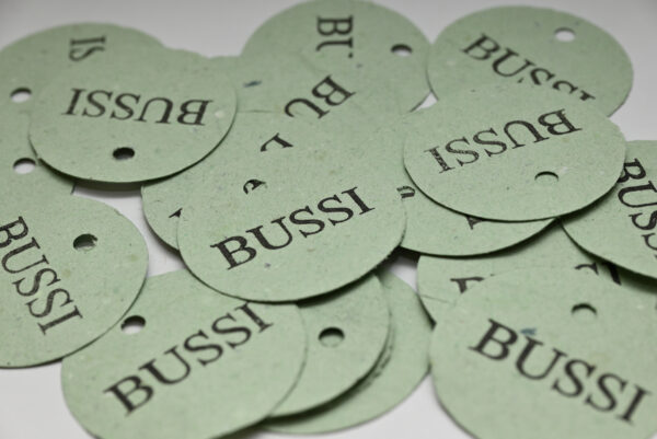Grüne Etiketten "Bussi"
